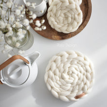 Načíst obrázek do prohlížeče Galerie, PODČAJNÍKY A PODŠÁLKY z merino vlny