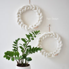 Načíst obrázek do prohlížeče Galerie, VĚNEČEK pletený z merino vlny