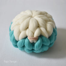 Načíst obrázek do prohlížeče Galerie, PUFÍK z merino vlny