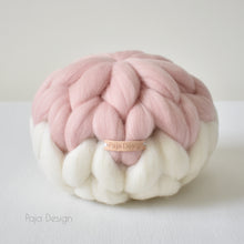 Načíst obrázek do prohlížeče Galerie, PUFÍK z merino vlny