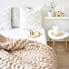 Načíst obrázek do prohlížeče Galerie, Ručně pletená deka z pravé ovčí vlny či obří bavlněné příze v mnoha barvách a velikostech na míru pro Váš domov