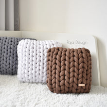 Načíst obrázek do prohlížeče Galerie, POLŠTÁŘEK z bavlněné maxipříze