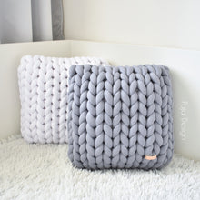 Načíst obrázek do prohlížeče Galerie, POLŠTÁŘEK z bavlněné maxipříze