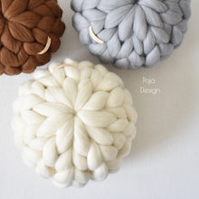 Načíst obrázek do prohlížeče Galerie, PUFÍK z merino vlny