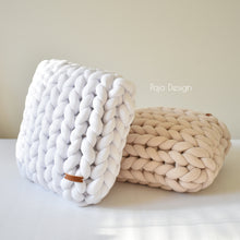 Načíst obrázek do prohlížeče Galerie, Polštářky v copánkovém vzoru z pravé merino vlny nebo bavlněné maxipříze