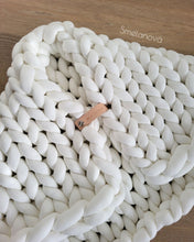 Načíst obrázek do prohlížeče Galerie, PLETENÁ ZÁTĚŽOVÁ DEKA - MINI
